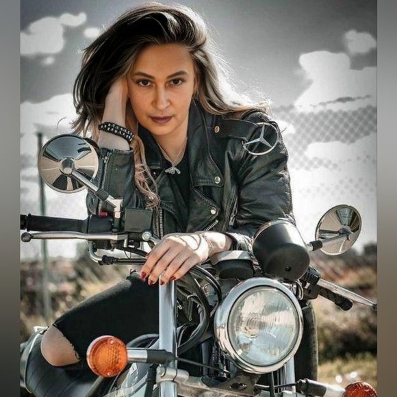 Meet your Posher, Deborah - Picture 2 of 6